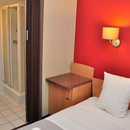 Afrit 28 Hotel Heusden-Zolder Cameră foto