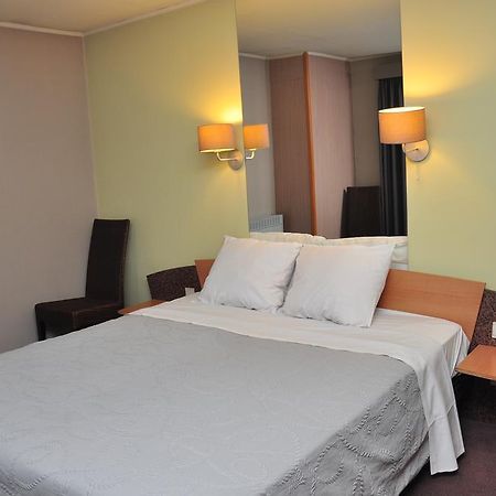 Afrit 28 Hotel Heusden-Zolder Cameră foto