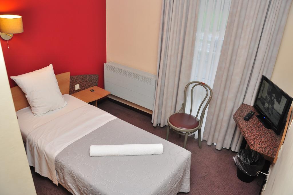 Afrit 28 Hotel Heusden-Zolder Cameră foto