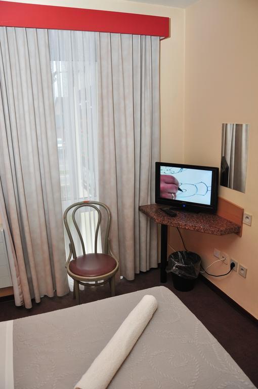 Afrit 28 Hotel Heusden-Zolder Cameră foto