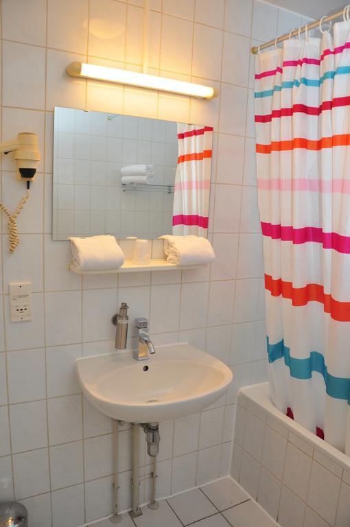 Afrit 28 Hotel Heusden-Zolder Cameră foto