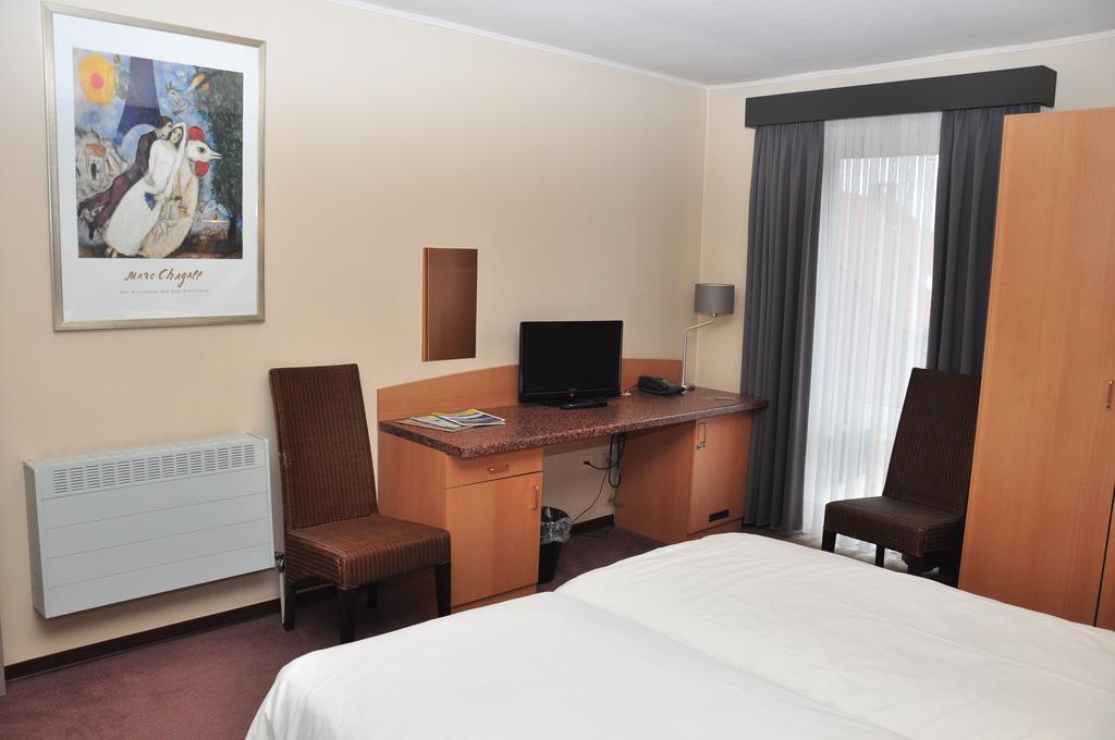 Afrit 28 Hotel Heusden-Zolder Cameră foto