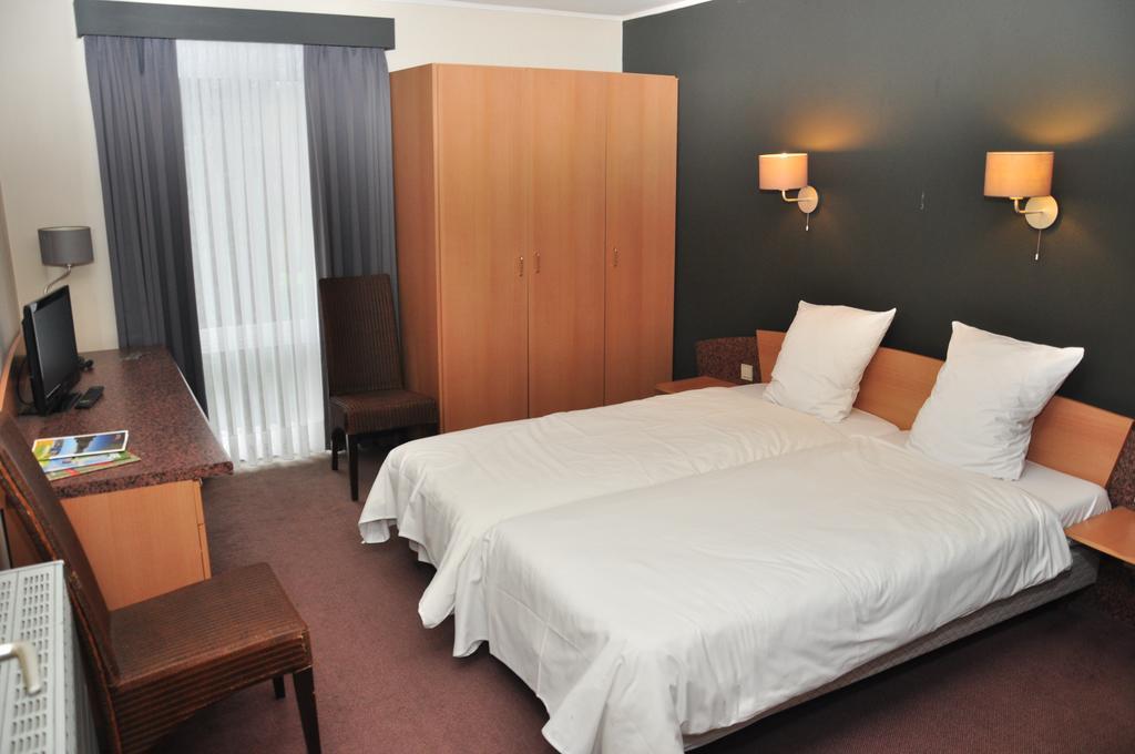 Afrit 28 Hotel Heusden-Zolder Cameră foto